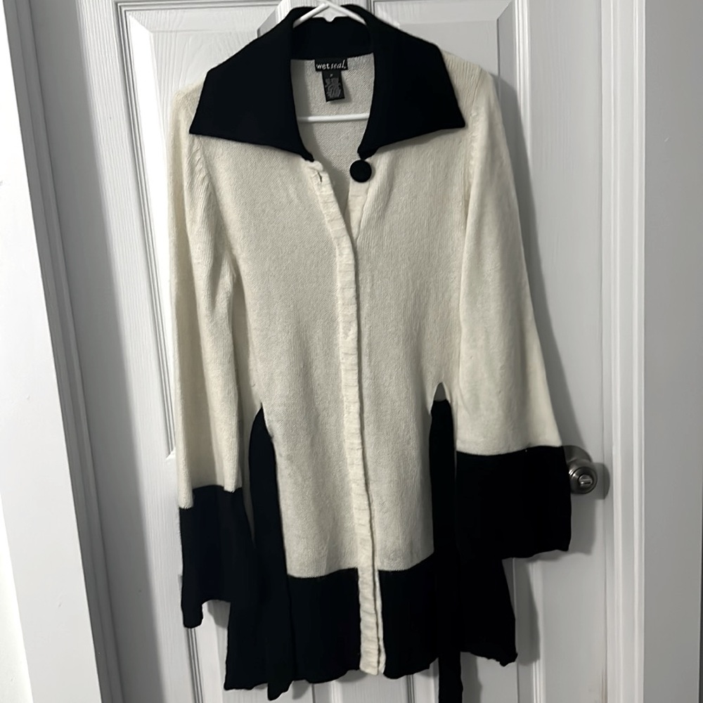 Lightweight long seater with bell sleeves